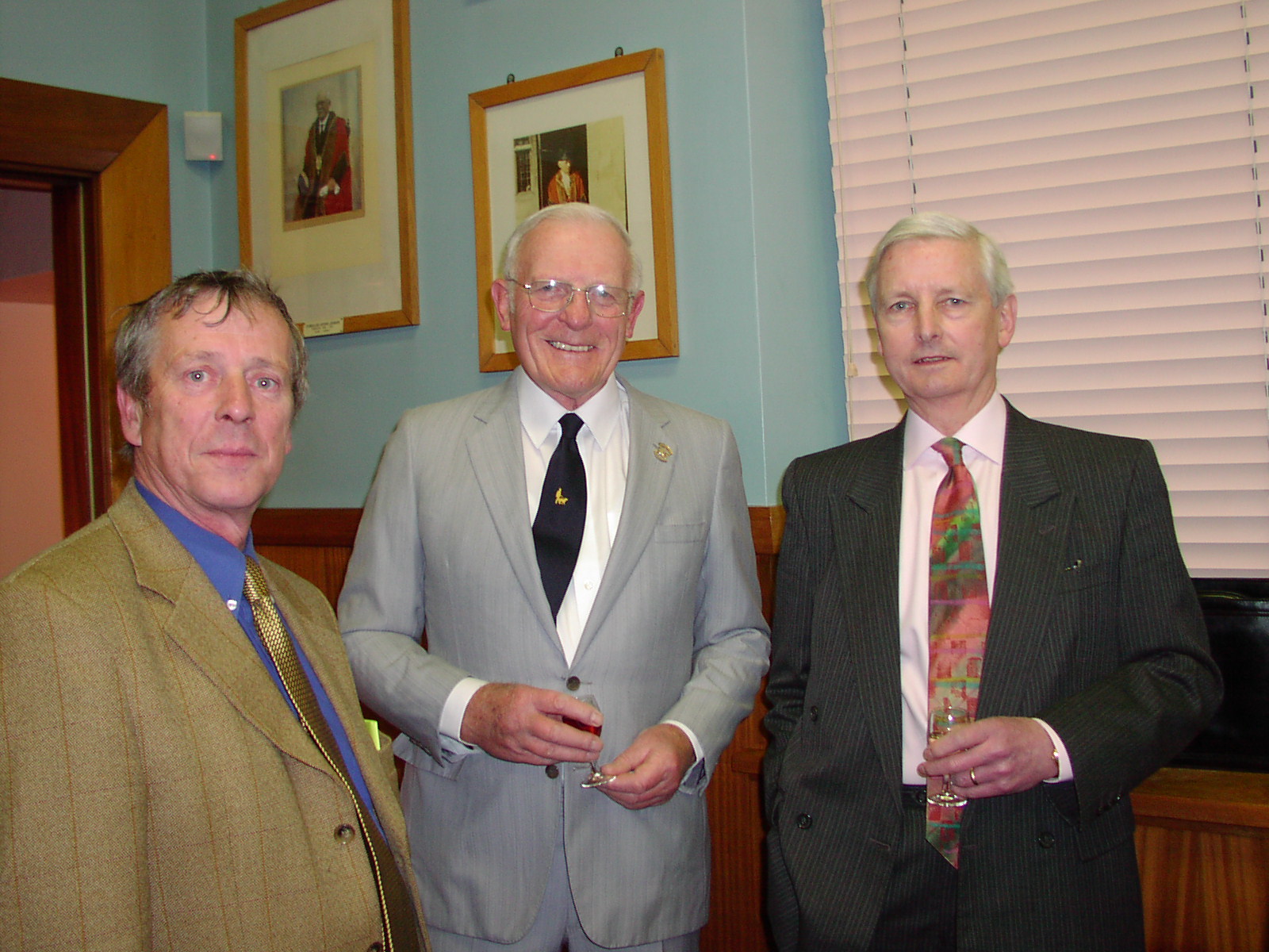 JPEG image - (02) � (left to right)    ...