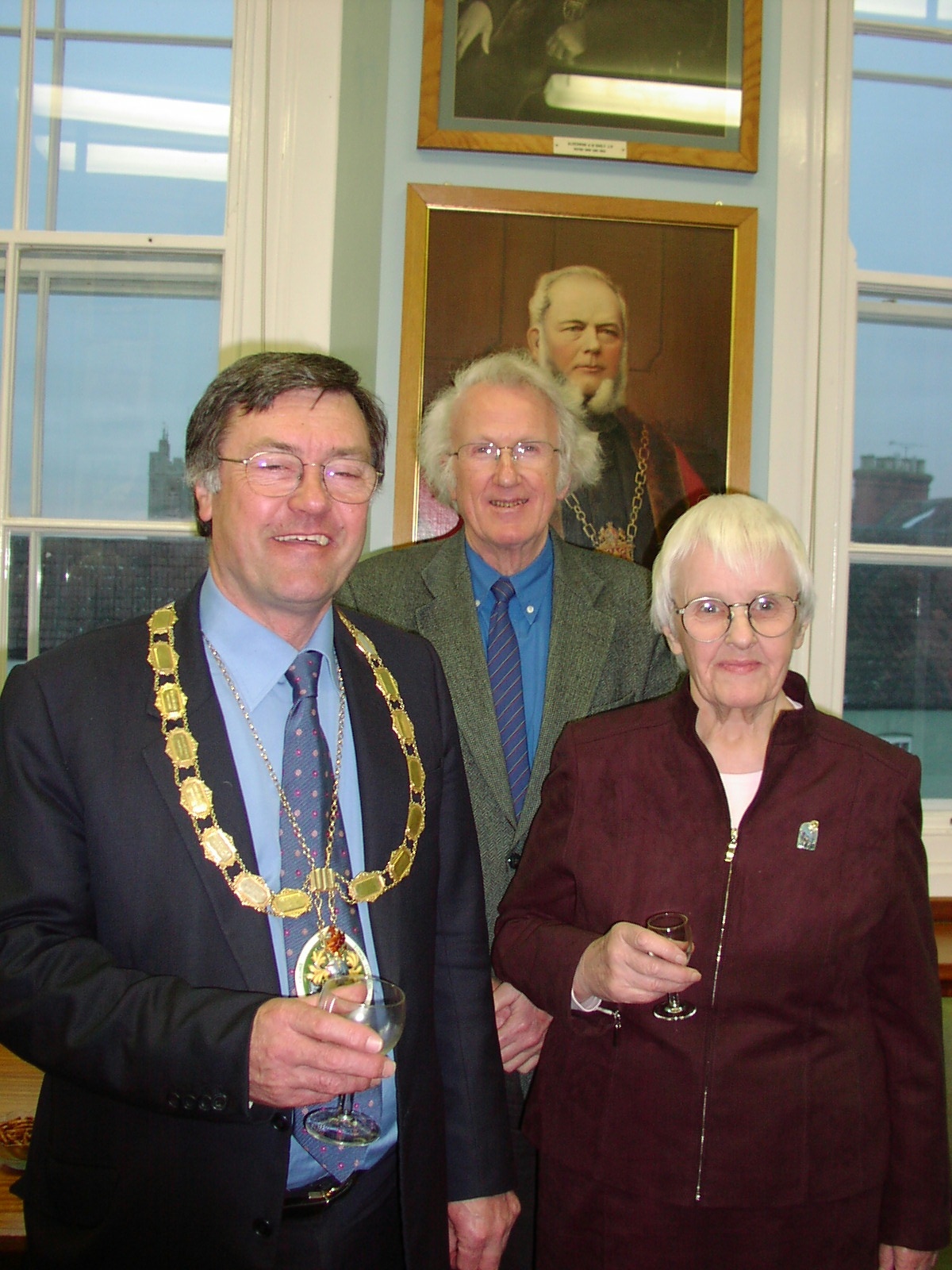 JPEG image - (07) � Martin Bax, mayor of Frome, John Peverley, chairman of Frome Civic Society, and Jacqueline Peverley, a Frome councillor. ...